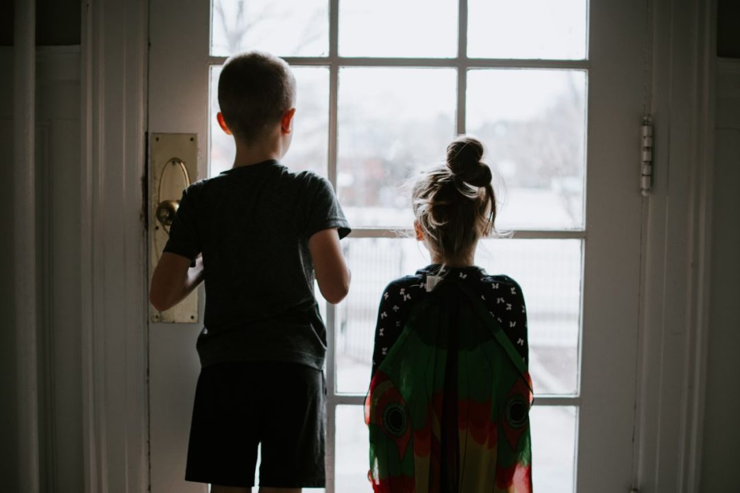 8 Anzeichen dafür, dass deine Geschwister toxisch sind