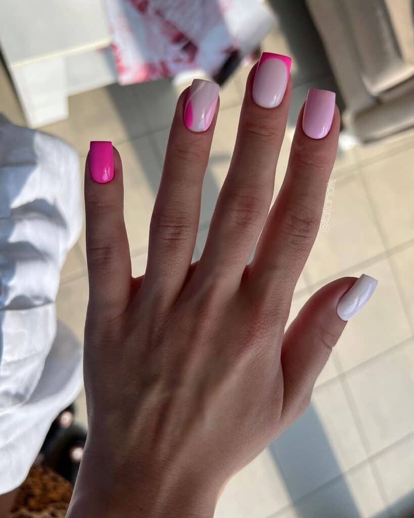 Kurze, gewirbelte French Pink Nails für den Sommer