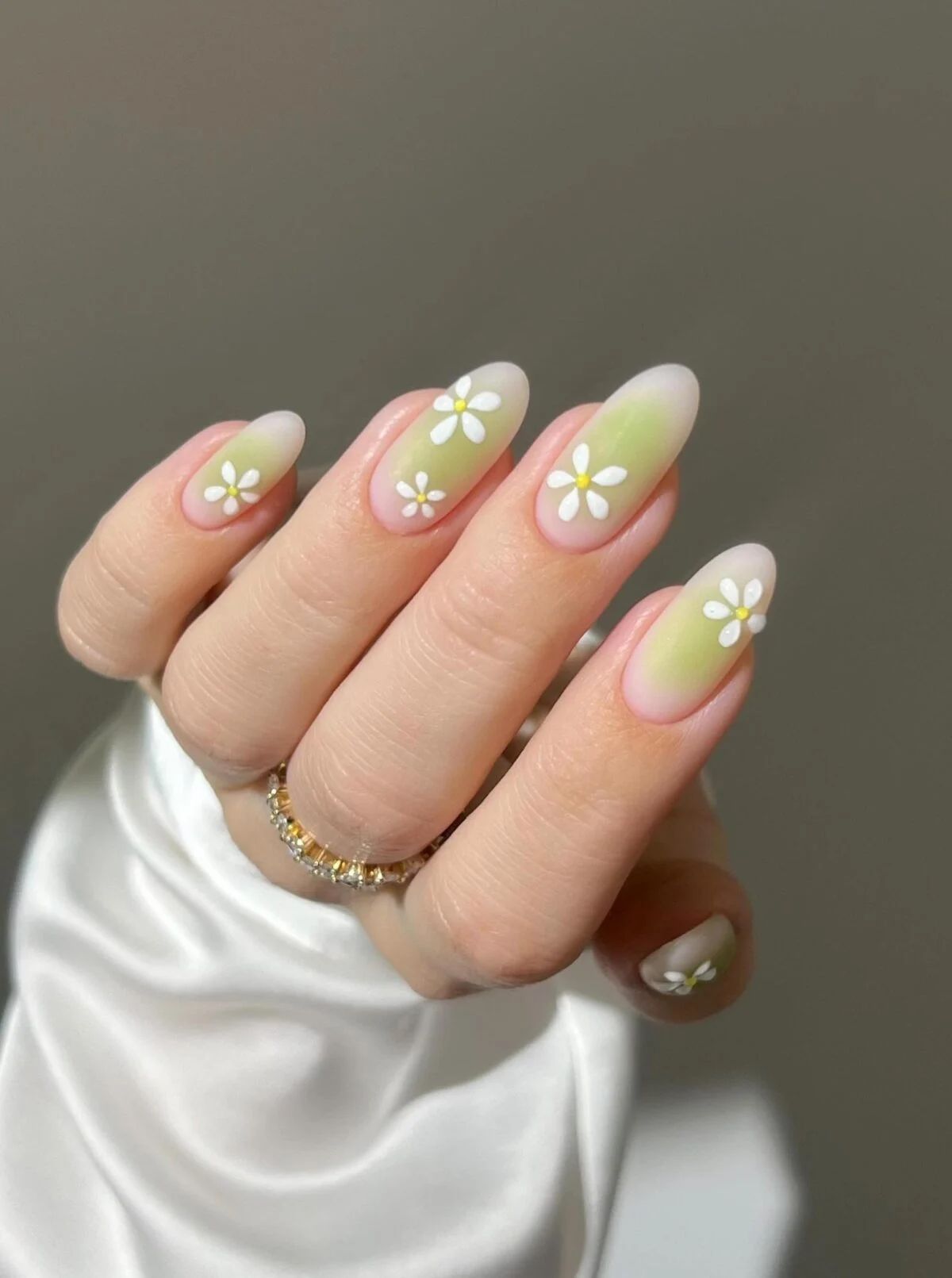 Hübsche Aura-Nageldesigns