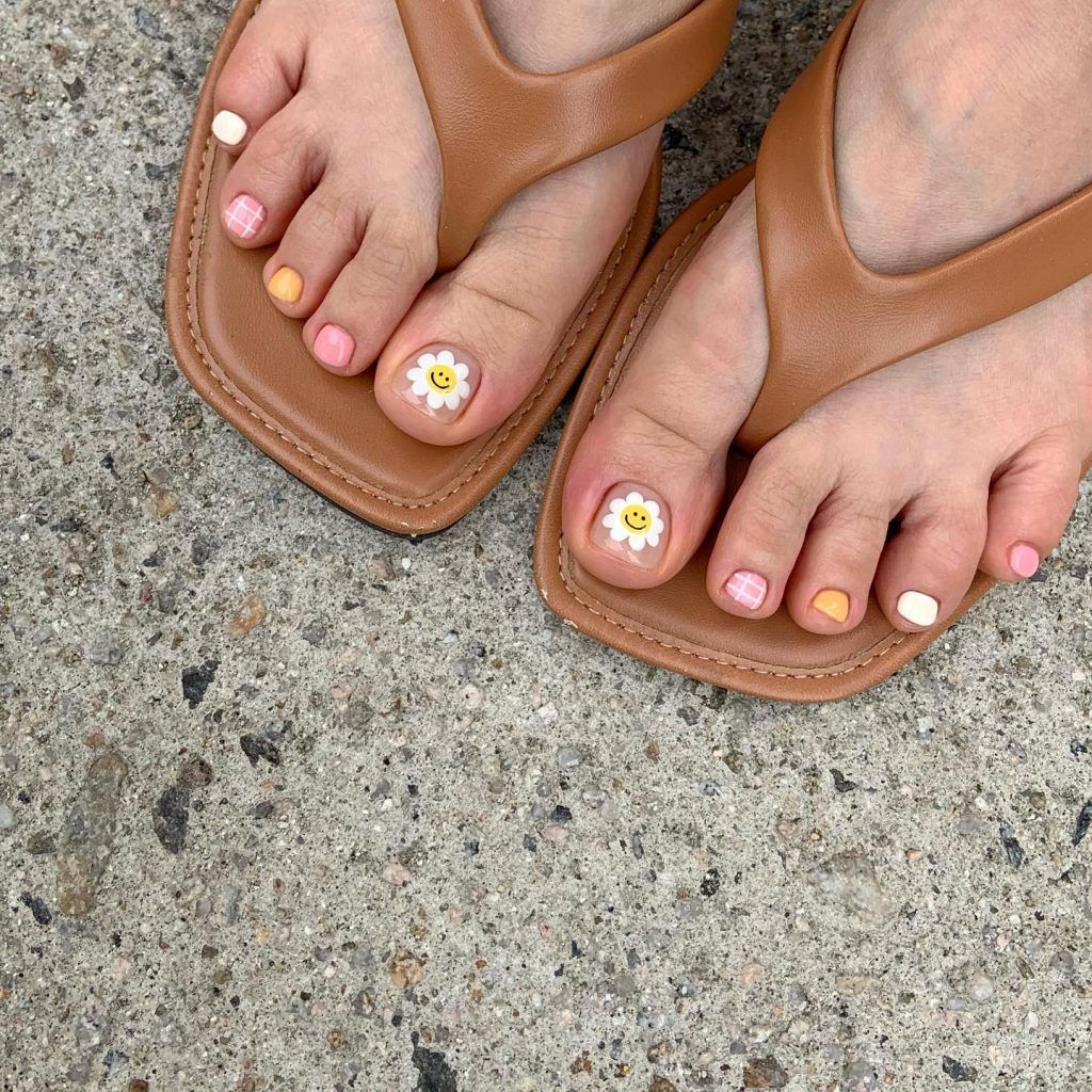 Fröhliche Daisy Toe Art