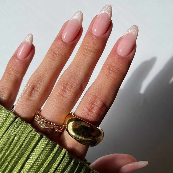 French Tips mit einem funkelnden Twist