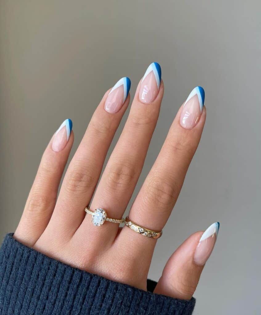 Weiße und blaue Criss Cross French Tip Nägel