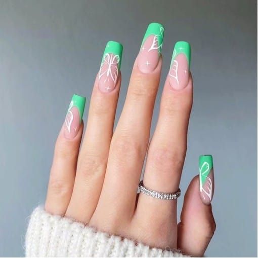 Grüne French White Butterfly Tip Nails