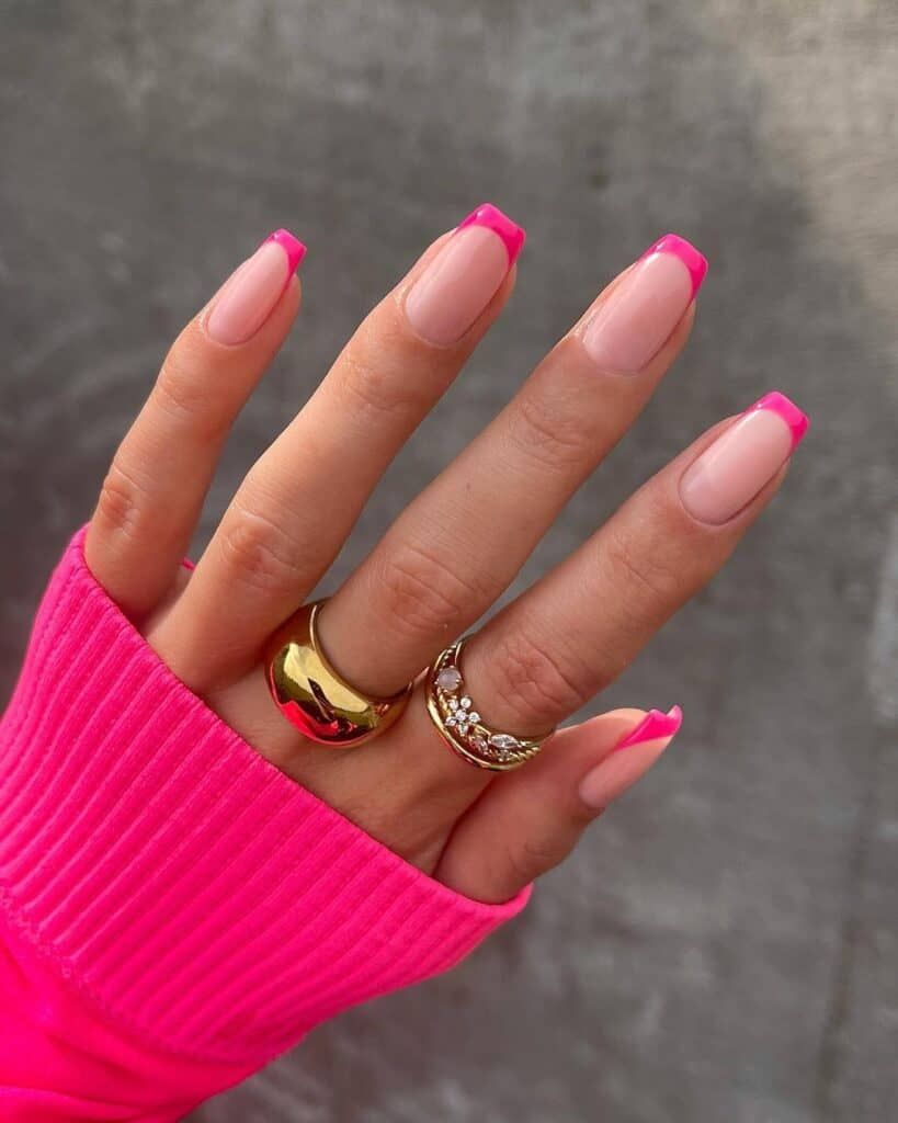 Klassische Hot Pink French Tip Nägel