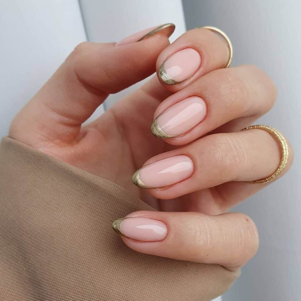 Goldene French Nails