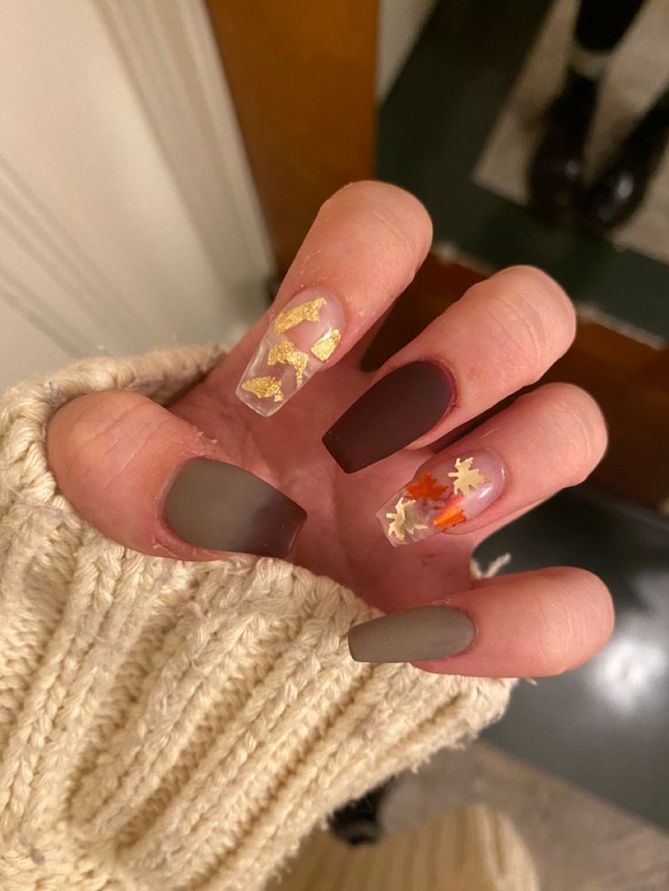 Weitere Ideen für dunkle Herbstnageldesigns