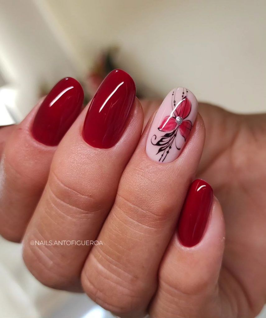 Rote Eleganz mit Blumenkunst