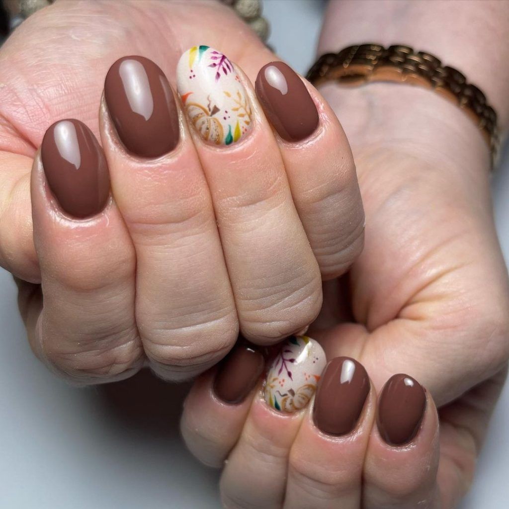 Gemütliche Browns mit Herbstblättern