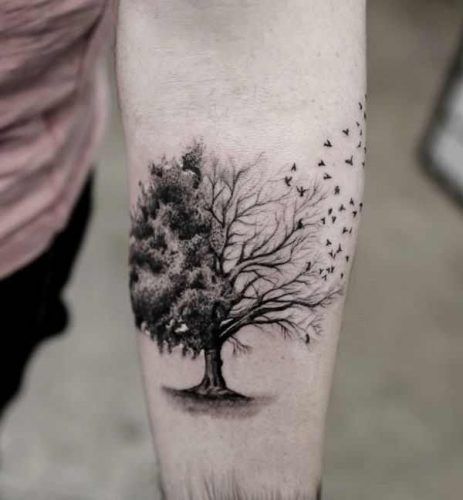 Einsamer Baum mit Vögeln Tattoo