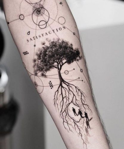 Reflektierender Baum in einem Kreis Tattoo