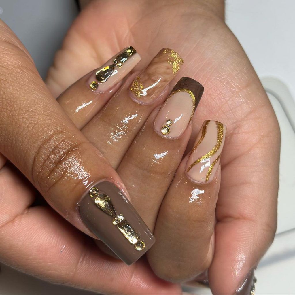 Gold und Nude Raffinesse