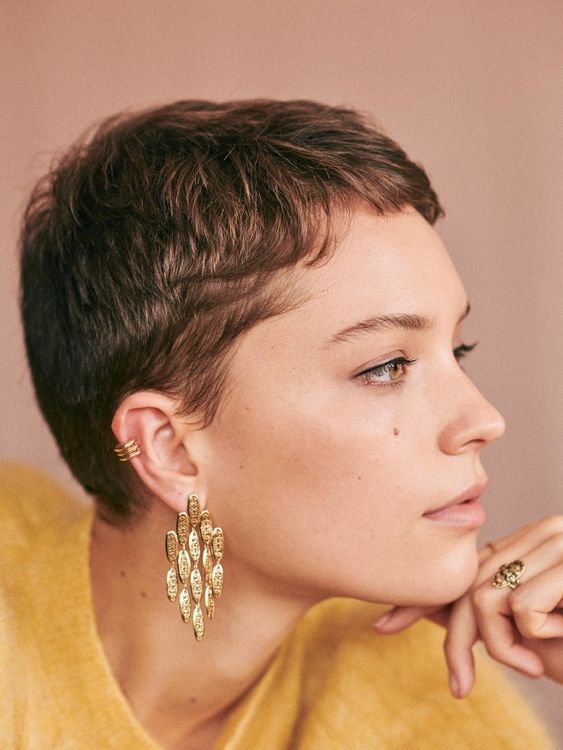 Edgy Pixie Cut mit strukturierten Lagen