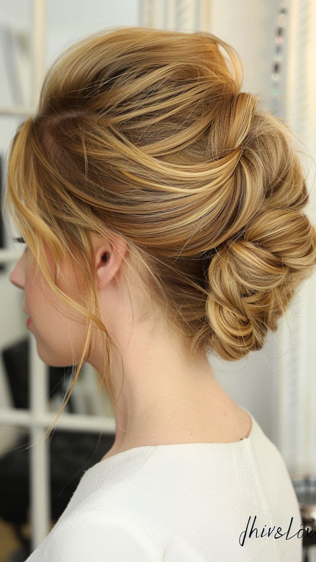 Klassischer French Twist mit weichen Frontschichten